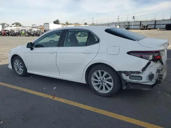 4T1C11BK9MU044104 2021 TOYOTA CAMRY - Image 2
