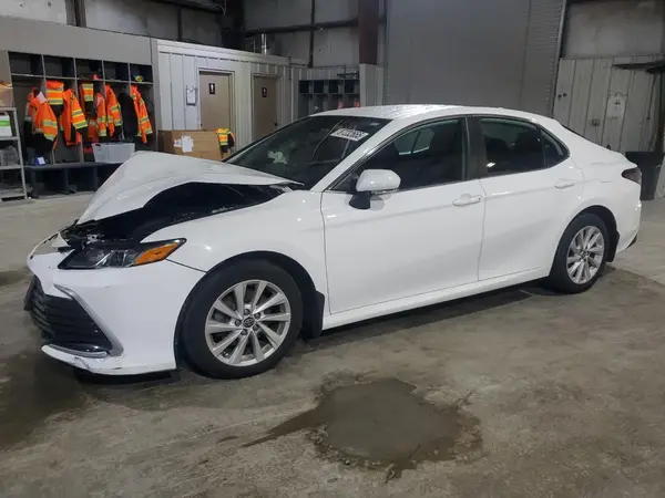 4T1C11BK9NU049739 2022 TOYOTA CAMRY - Image 1