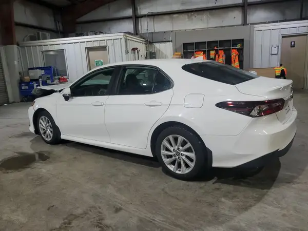 4T1C11BK9NU049739 2022 TOYOTA CAMRY - Image 2