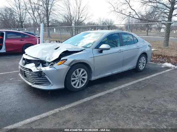 4T1C11BK9NU050132 2022 TOYOTA CAMRY - Image 2