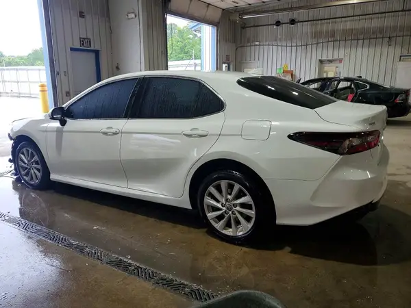 4T1C11BK9NU055430 2022 TOYOTA CAMRY - Image 2