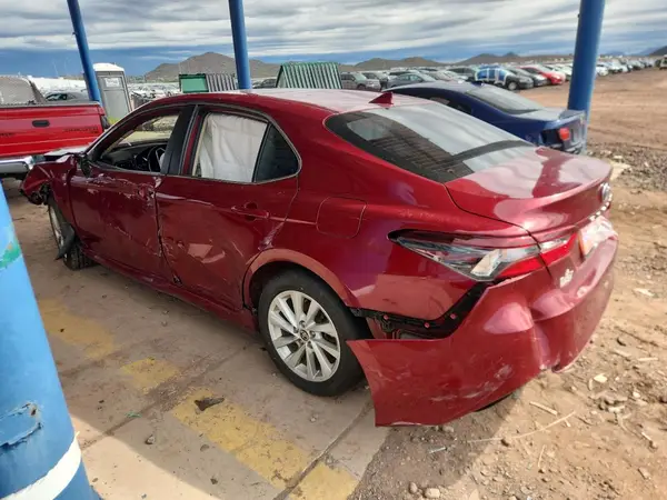 4T1C11BK9NU055556 2022 TOYOTA CAMRY - Image 2