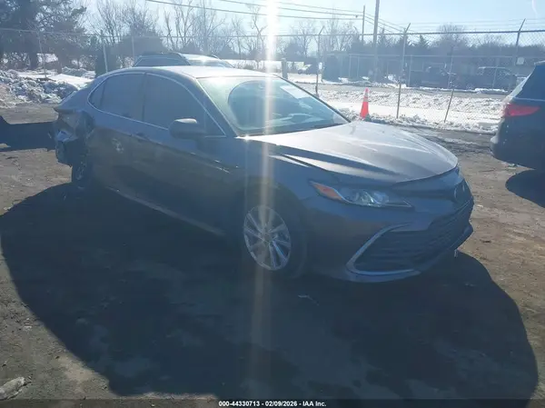 4T1C11BK9NU057694 2022 TOYOTA CAMRY - Image 1