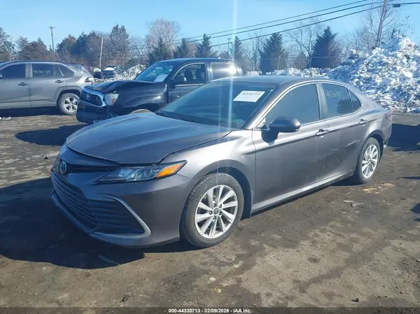 4T1C11BK9NU057694 2022 TOYOTA CAMRY - Image 2