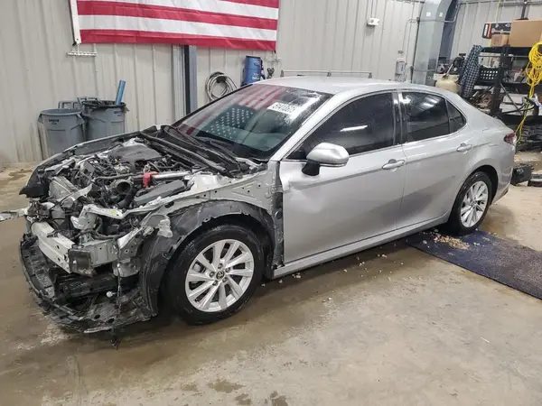 4T1C11BK9NU063107 2022 TOYOTA CAMRY - Image 1