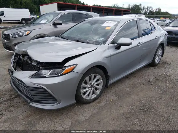 4T1C11BK9NU064497 2022 TOYOTA CAMRY - Image 2