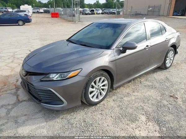 4T1C11BKXMU021155 2021 TOYOTA CAMRY - Image 2