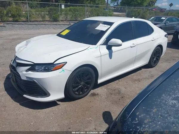 4T1C11BKXMU036464 2021 TOYOTA CAMRY - Image 2