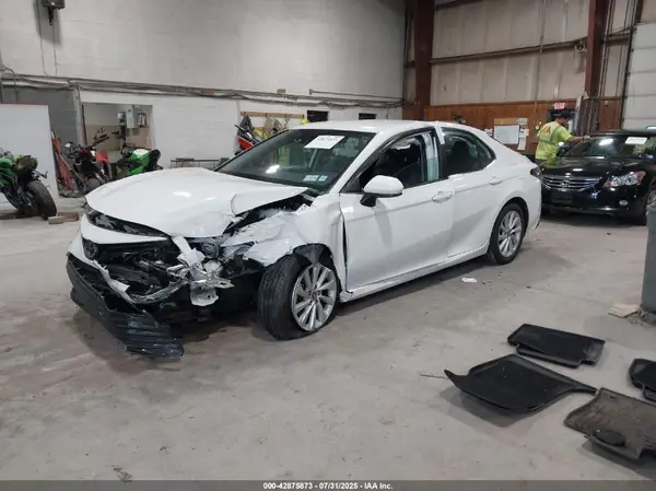4T1C11BKXNU047904 2022 TOYOTA CAMRY - Image 2
