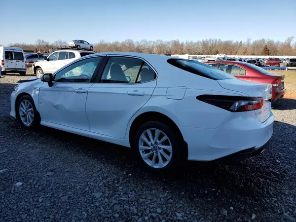 4T1C11BKXNU049197 2022 TOYOTA CAMRY - Image 2