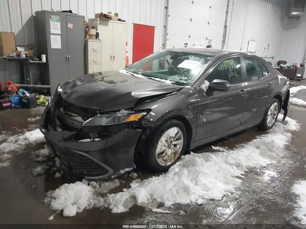 4T1C11BKXNU049801 2022 TOYOTA CAMRY - Image 2