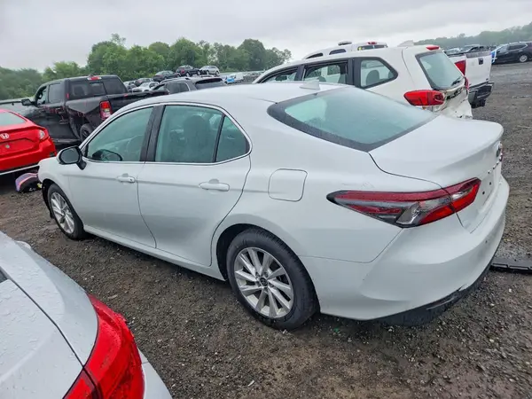 4T1C11BKXNU055257 2022 TOYOTA CAMRY - Image 2