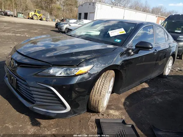 4T1C11BKXNU056165 2022 TOYOTA CAMRY - Image 2
