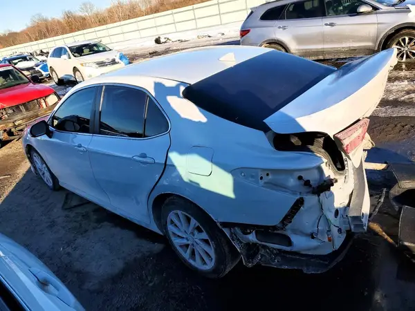 4T1C11BKXNU069787 2022 TOYOTA CAMRY - Image 2