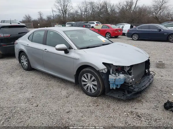 4T1C31AK0MU547693 2021 TOYOTA CAMRY - Image 1