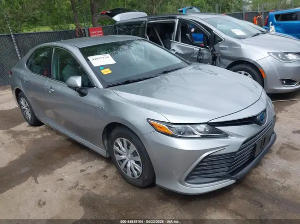 4T1C31AK0MU555972 2021 TOYOTA CAMRY - Image 1