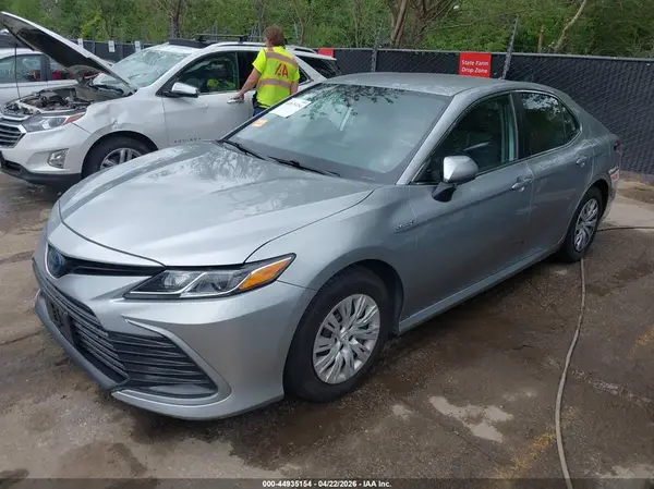 4T1C31AK0MU555972 2021 TOYOTA CAMRY - Image 2