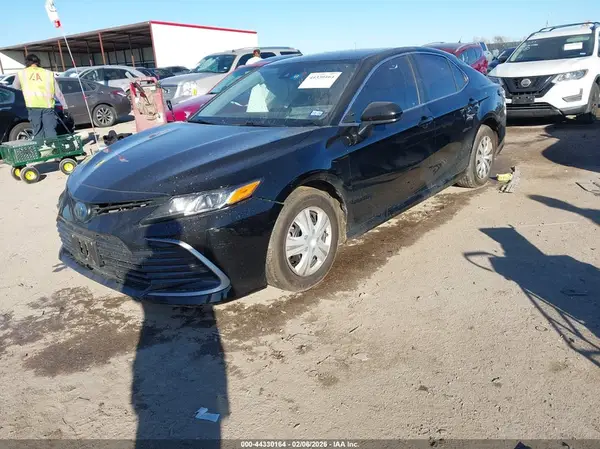 4T1C31AK0NU575415 2022 TOYOTA CAMRY - Image 2