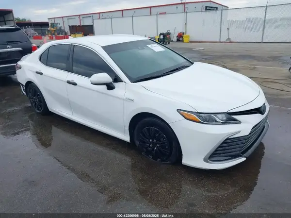 4T1C31AK1MU560324 2021 TOYOTA CAMRY - Image 1