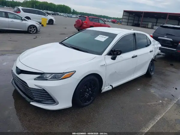 4T1C31AK1MU560324 2021 TOYOTA CAMRY - Image 2