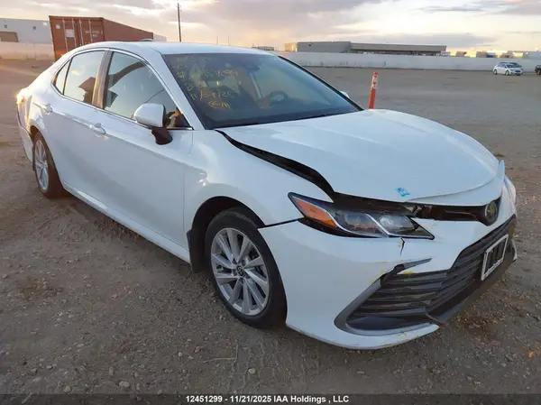 4T1C31AK1NU582339 2022 TOYOTA CAMRY - Image 1