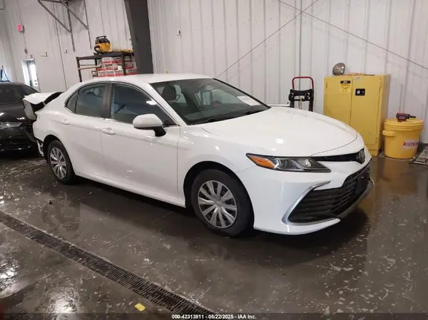 4T1C31AK1NU583166 2022 TOYOTA CAMRY - Image 1