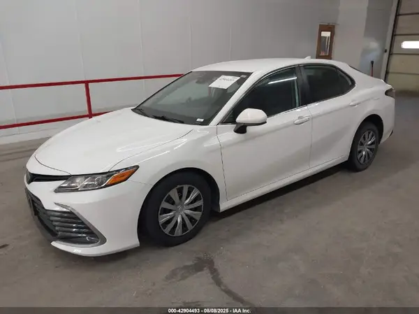4T1C31AK1NU586388 2022 TOYOTA CAMRY - Image 2