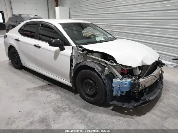 4T1C31AK1NU592305 2022 TOYOTA CAMRY - Image 1