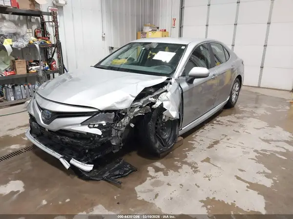 4T1C31AK2LU018101 2020 TOYOTA CAMRY - Image 2