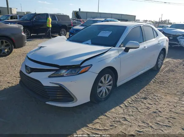 4T1C31AK2MU022702 2021 TOYOTA CAMRY - Image 2