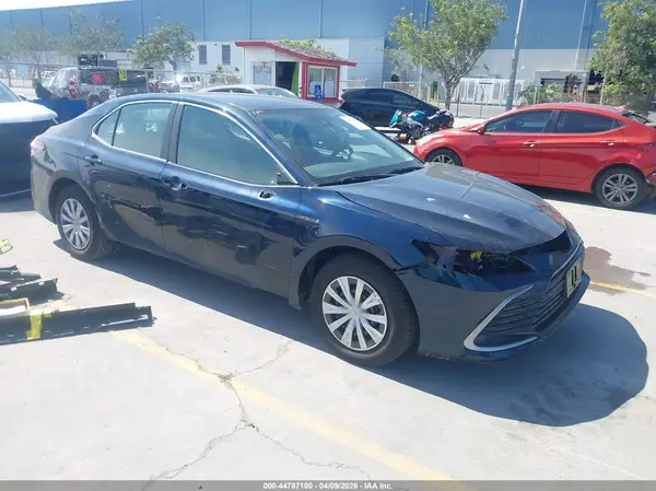 4T1C31AK2MU551325 2021 TOYOTA CAMRY - Image 1