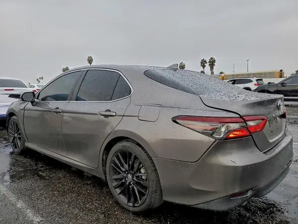 4T1C31AK2MU559330 2021 TOYOTA CAMRY - Image 2