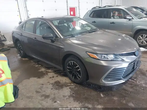 4T1C31AK2MU563569 2021 TOYOTA CAMRY - Image 1
