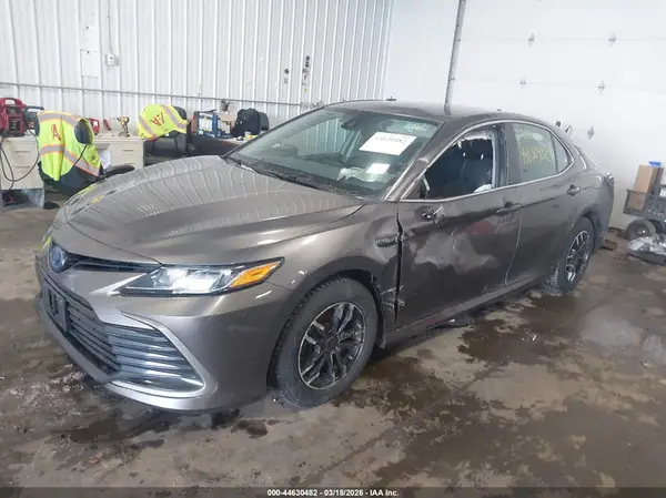 4T1C31AK2MU563569 2021 TOYOTA CAMRY - Image 2
