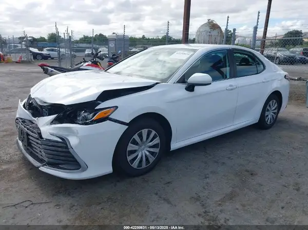 4T1C31AK2NU571656 2022 TOYOTA CAMRY - Image 2