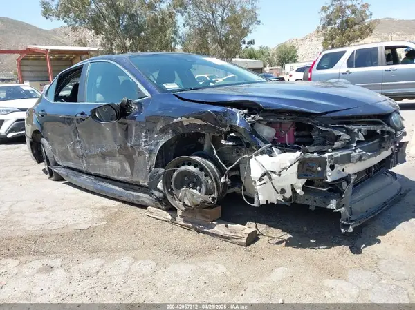 4T1C31AK2NU572063 2022 TOYOTA CAMRY - Image 1