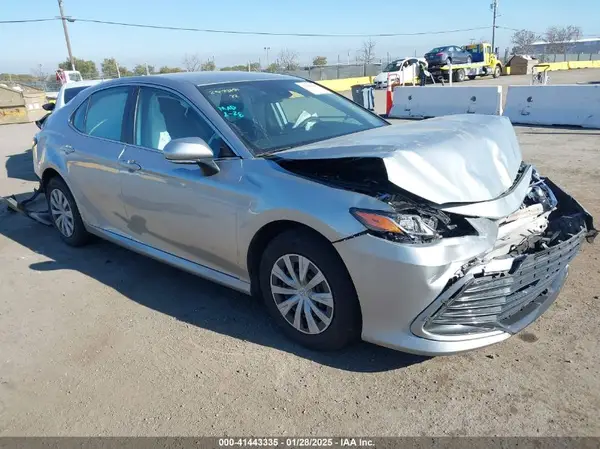 4T1C31AK2NU578509 2022 TOYOTA CAMRY - Image 1