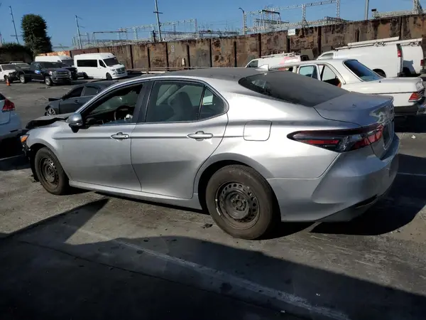 4T1C31AK2NU579899 2022 TOYOTA CAMRY - Image 2
