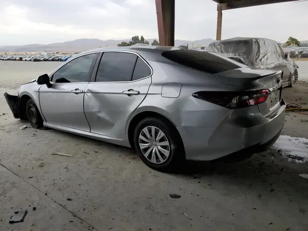 4T1C31AK2NU582821 2022 TOYOTA CAMRY - Image 2