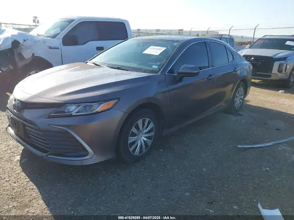 4T1C31AK2NU589817 2022 TOYOTA CAMRY - Image 2