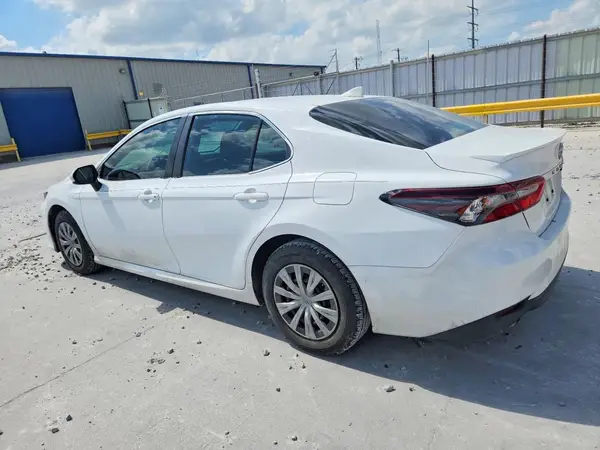 4T1C31AK2NU592913 2022 TOYOTA CAMRY - Image 2