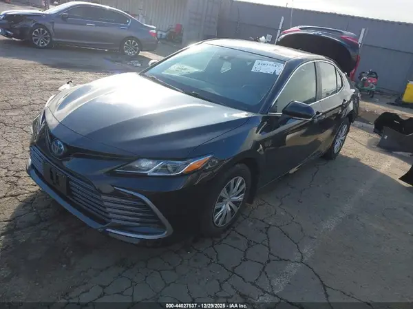 4T1C31AK2NU599182 2022 TOYOTA CAMRY - Image 2