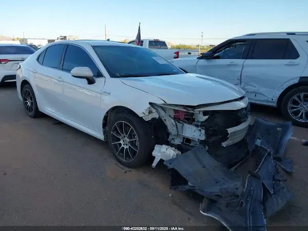 4T1C31AK3MU560440 2021 TOYOTA CAMRY - Image 1