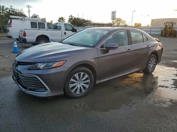 4T1C31AK3NU573688 2022 TOYOTA CAMRY - Image 1