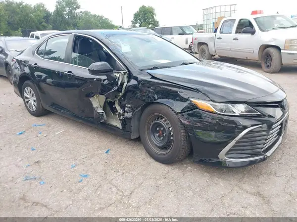 4T1C31AK3NU585808 2022 TOYOTA CAMRY - Image 1