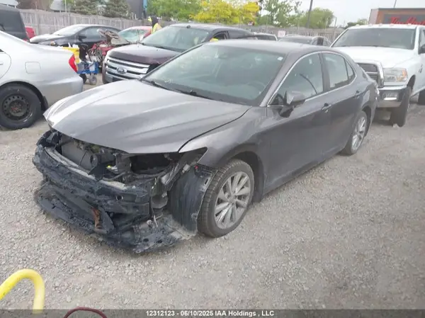 4T1C31AK3NU591592 2022 TOYOTA CAMRY - Image 2