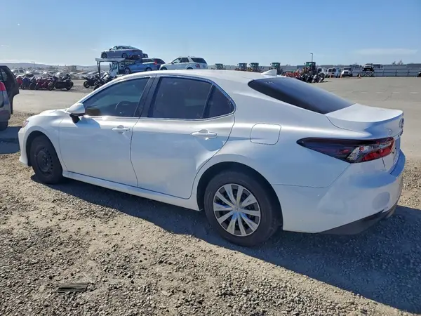 4T1C31AK4MU558244 2021 TOYOTA CAMRY - Image 2
