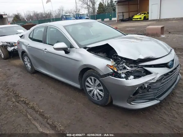 4T1C31AK4NU582044 2022 TOYOTA CAMRY - Image 1