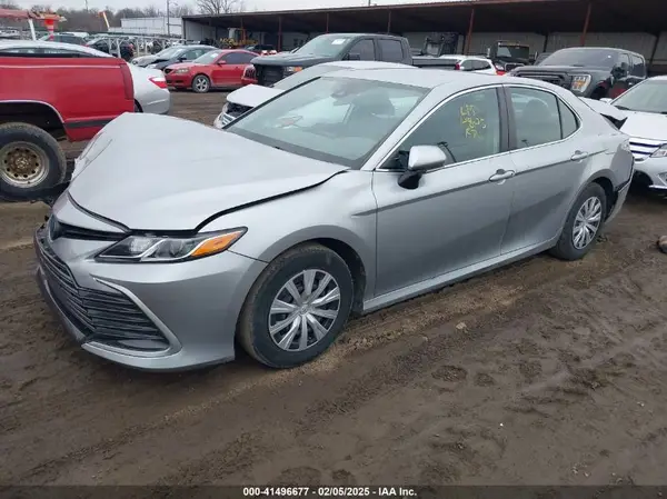 4T1C31AK4NU582044 2022 TOYOTA CAMRY - Image 2