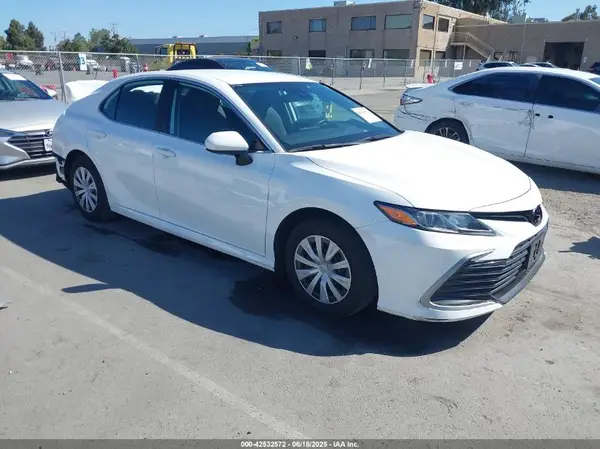 4T1C31AK4NU583386 2022 TOYOTA CAMRY - Image 1
